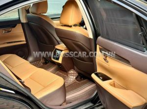 Xe Lexus ES 250 2016